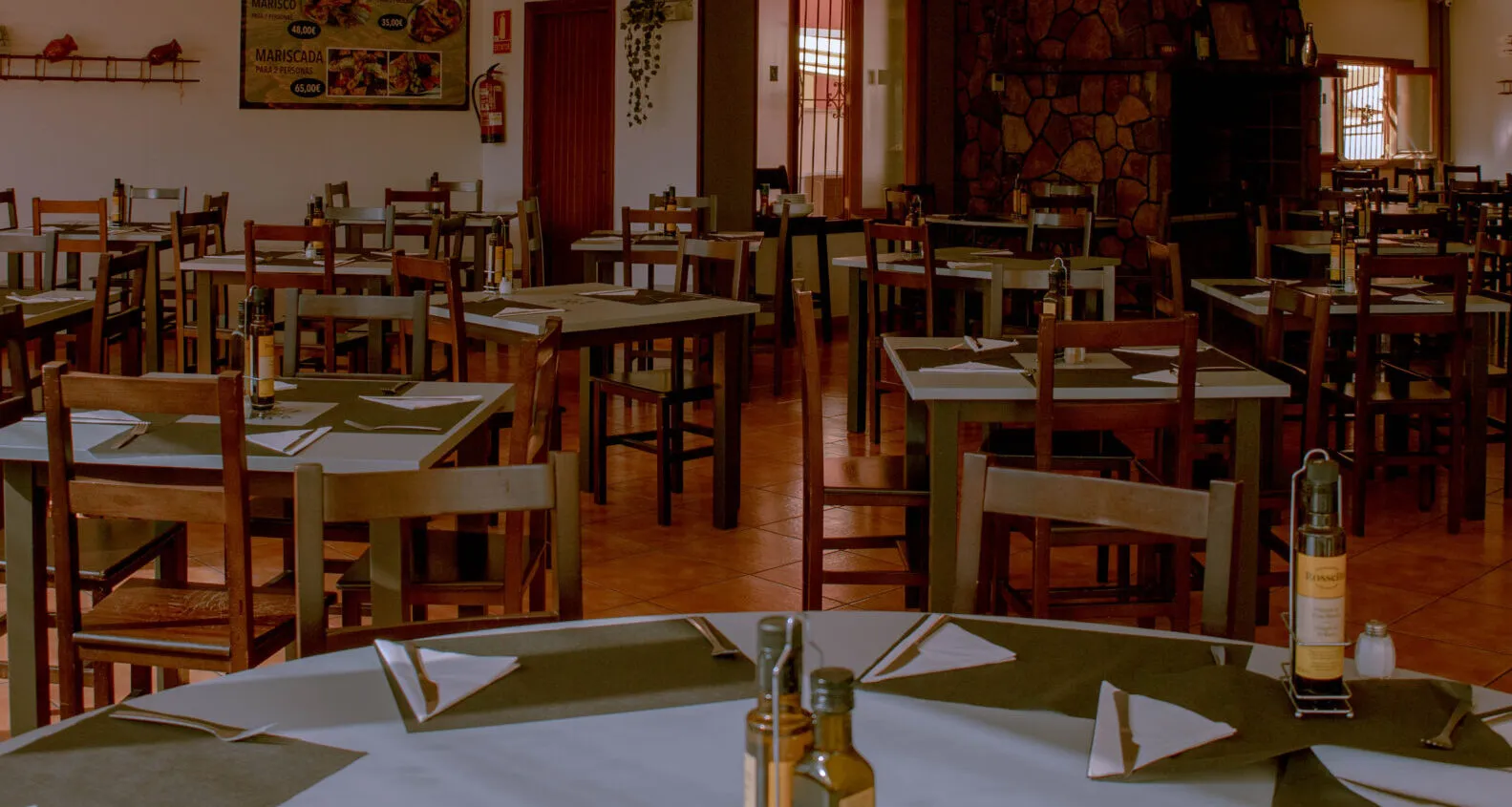 El comedor de Rhein Marratxí con las mesas preparadas